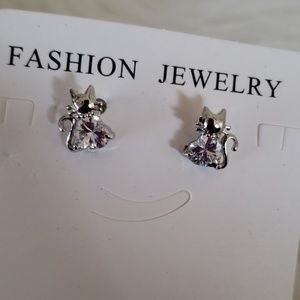 Cute cat shaped girls earrings new
